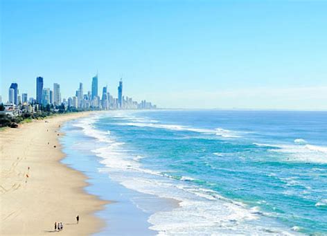 黄金海岸波光粼粼，这片沙滩美得让人窒息