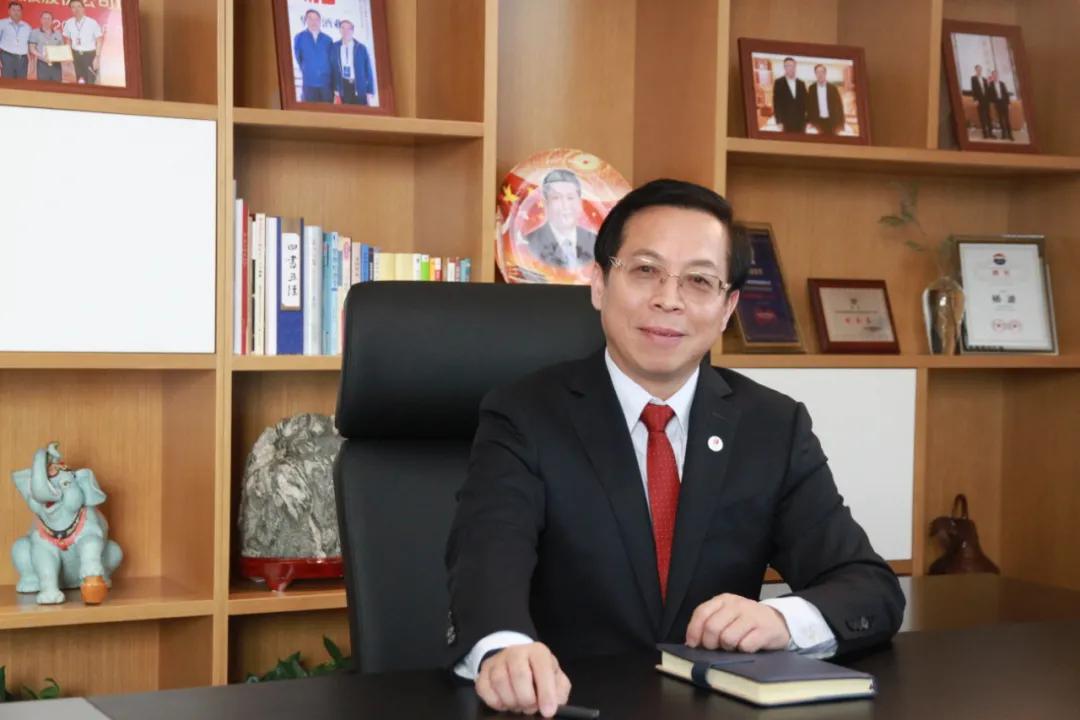 快讯专访|硬派华鼎,中国酒商的蜕变范本