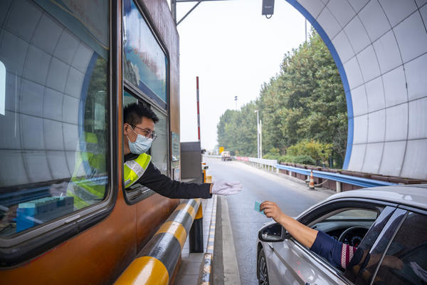 安徽高速收费员全程微笑服务,高速收费员微笑服务集合