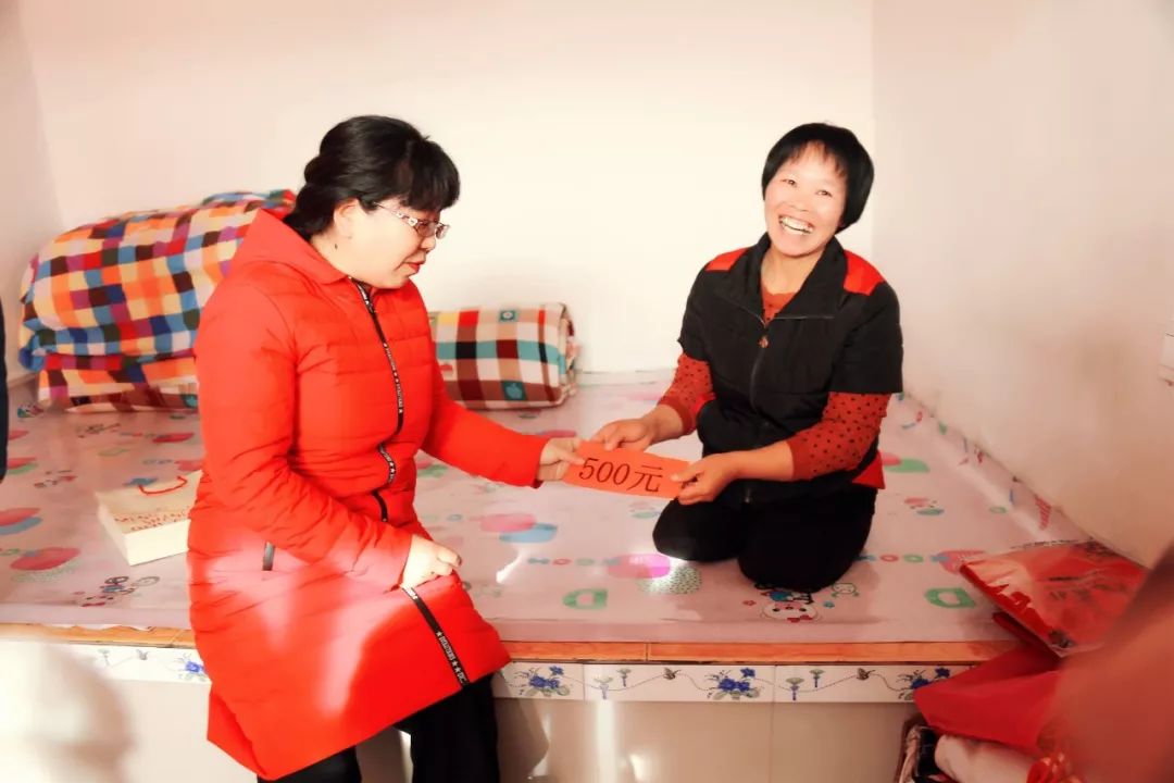 市妇联慰问基层妇联干部,妇联巾帼慰问活动