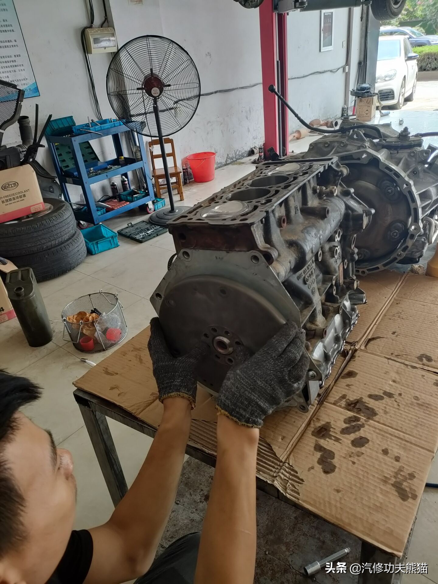 老途观发动机漏油维修,老途观涡轮增压器漏油维修多钱