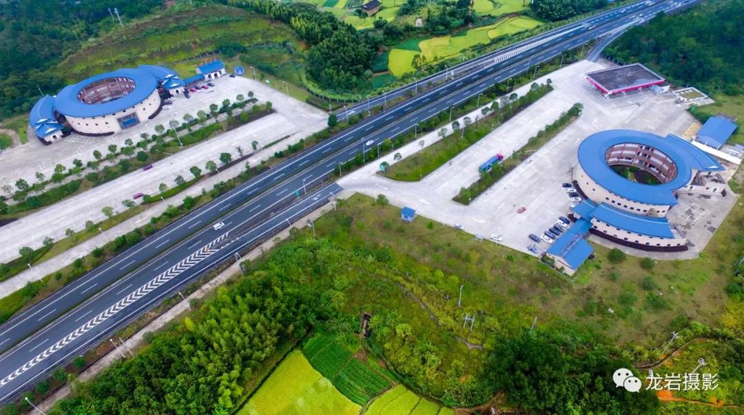 @龙岩人，让我们跟随无人机，一起飞跃闽西