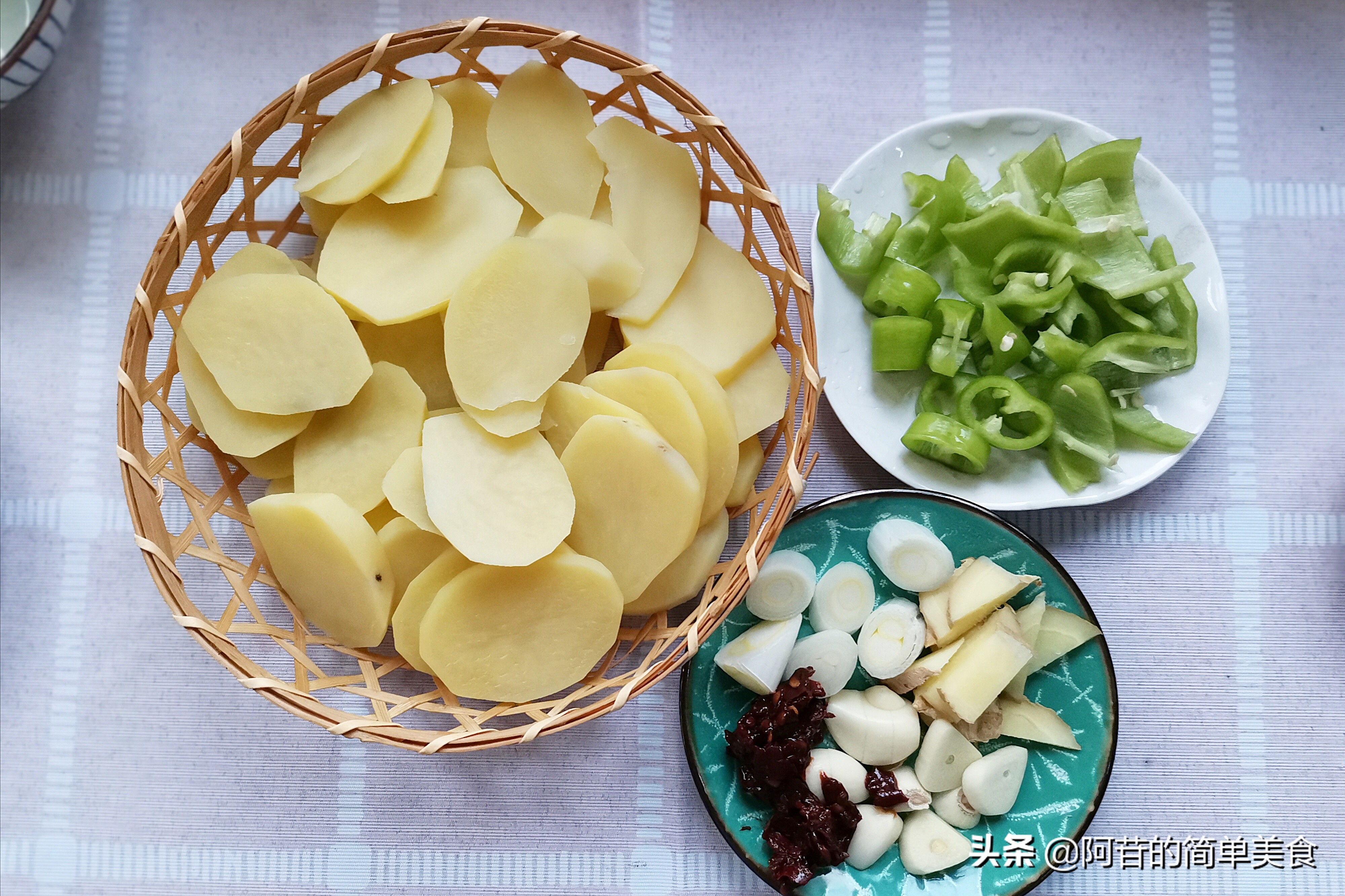 小虾配什么炒好吃,小鱼小虾焖土豆