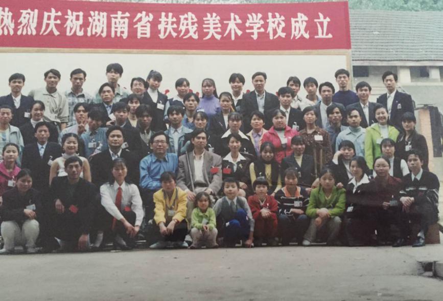 「真实故事」我们是残疾人，在深圳大芬村画画，有一天要做中国梵高