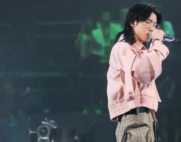 从“做作”到真实,唱歌始终是他最能表达自己的事