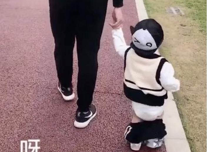 女儿送蛋糕给爸爸的祝福语,给孩子送蛋糕祝福语