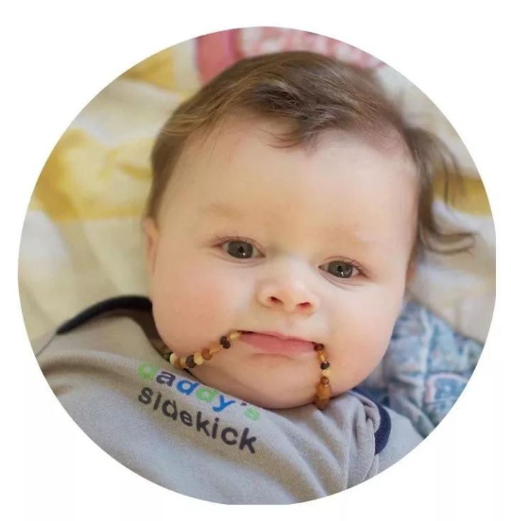 宝宝长了小白牙每天早晚都要刷,想要宝宝白白的多吃什么