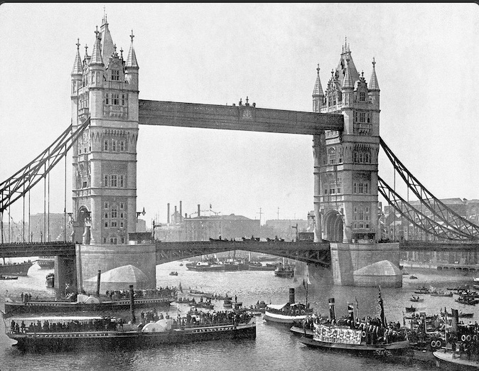 伦敦塔桥被卡住,伦敦塔桥被卡在空中