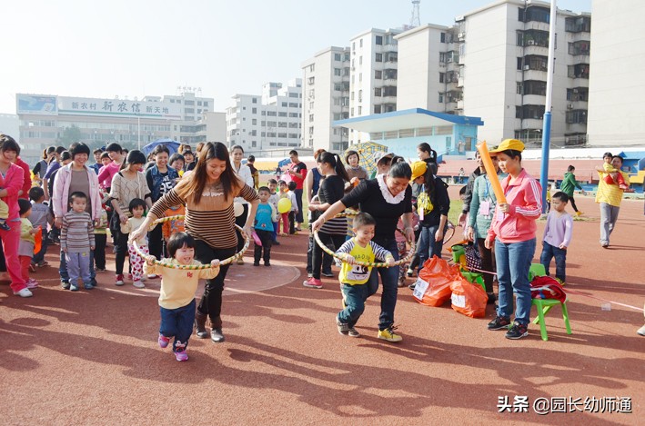 适合幼儿园大班孩子玩的体育游戏,幼儿园体育游戏百变跳袋情景游戏