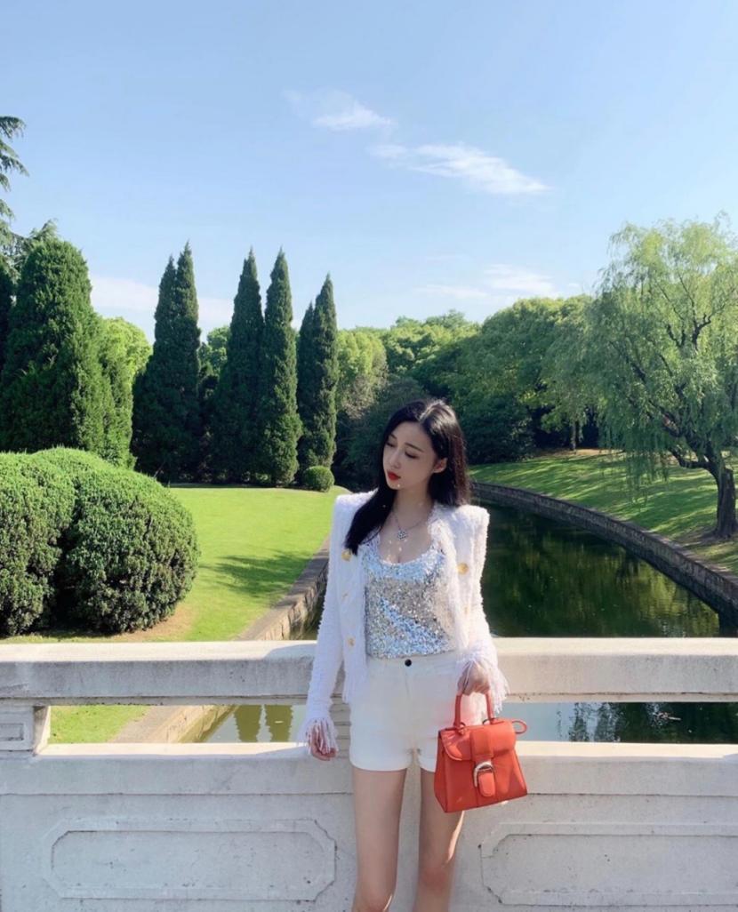 艾小羊：潘玮柏结婚，我更好奇新娘“土甜风”的衣品