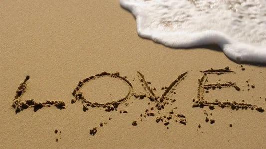 宝宝不愿意自己玩一直粘人怎么办,娃老是求抱怎么办