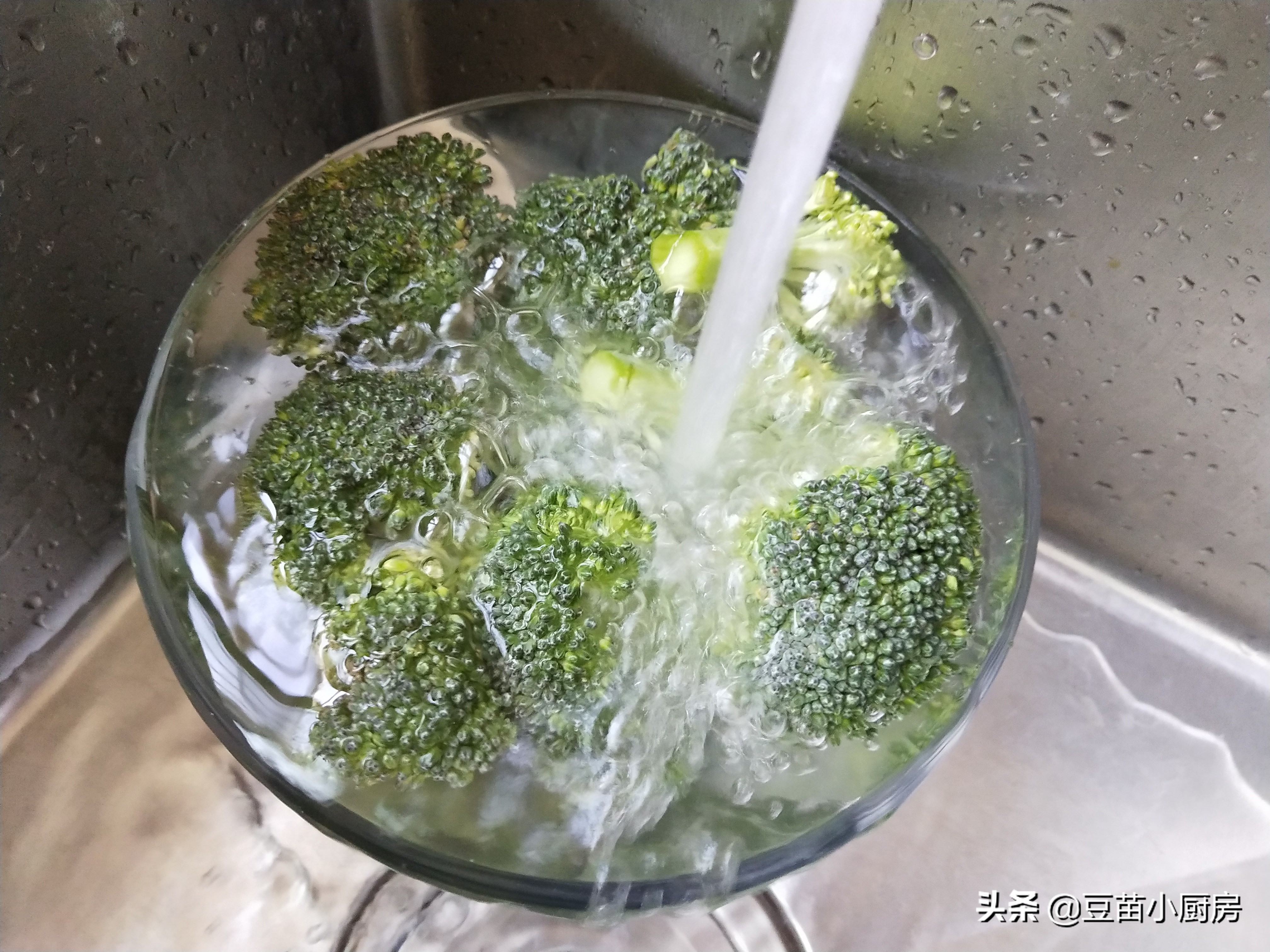 菜花里有好多虫和虫卵还能吃吗,菜花的虫卵用滚水清洗能杀死吗