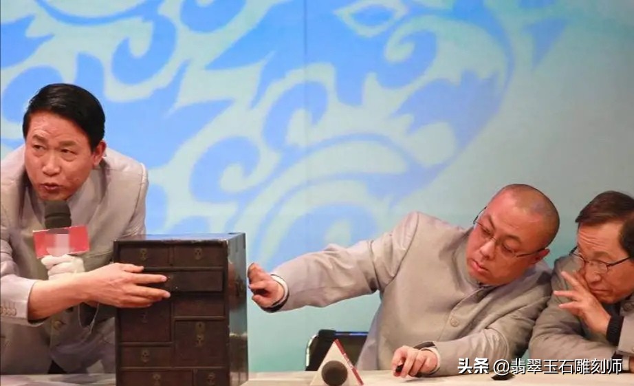 我典当了二十个翡翠手镯，换来了拜鉴定专家为师的机缘奇遇