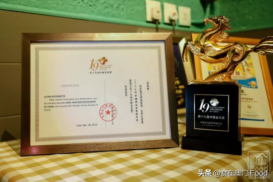 澳门探店｜新马路有一家人气斜坡西餐厅！菠萝BB猪必吃