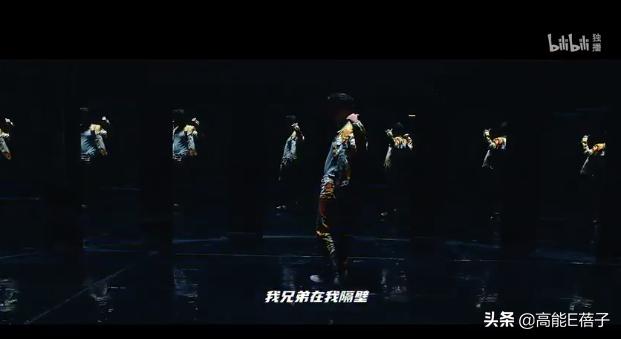 他来了,带着让rapper低头的节目来了