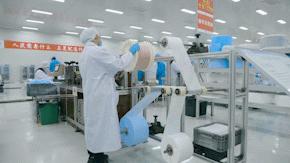 央视新闻联播比亚迪口罩,五菱口罩上央视新闻联播