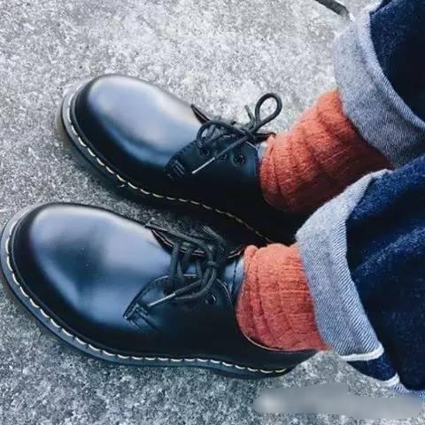 马丁靴最好搭配什么裤子,哪些品牌马丁靴比较好搭配