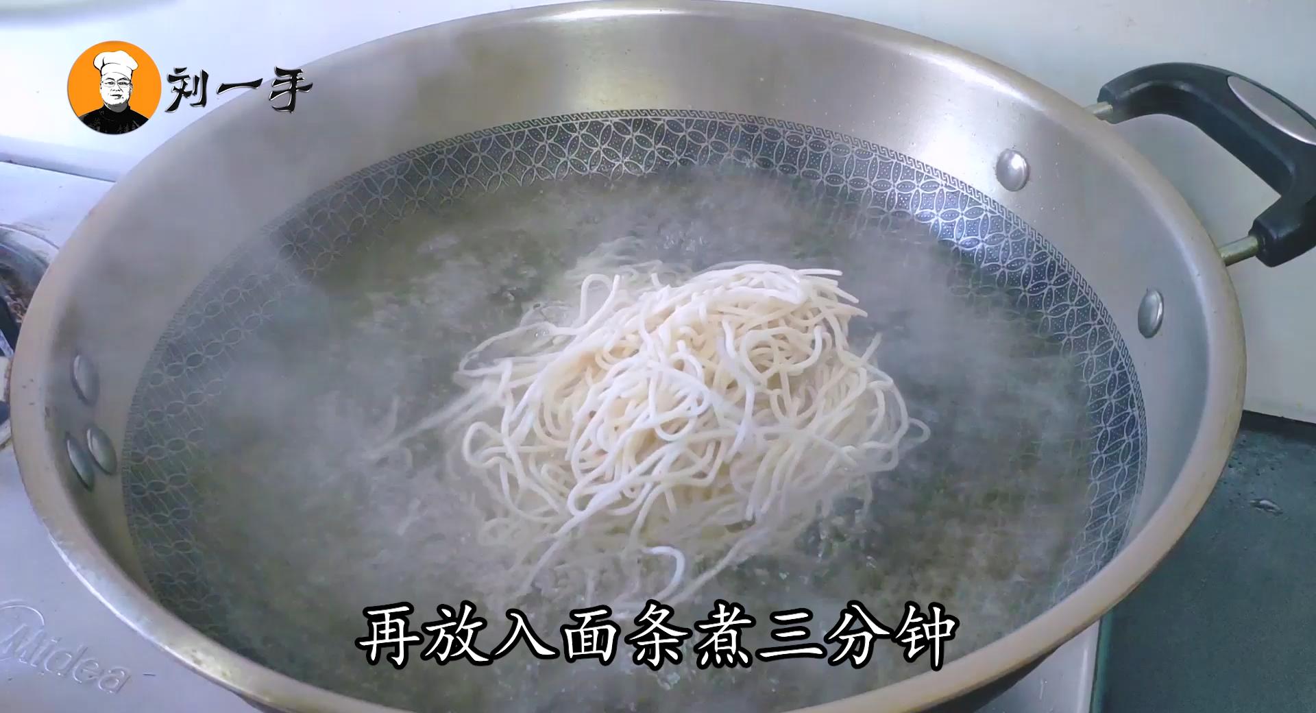 螃蟹怎么放才能不流蟹黄,螃蟹怎么吃才不会烂