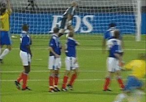 捅射！隔壁3岁小孩会用的射门技术，为什么我们总是踢不好？