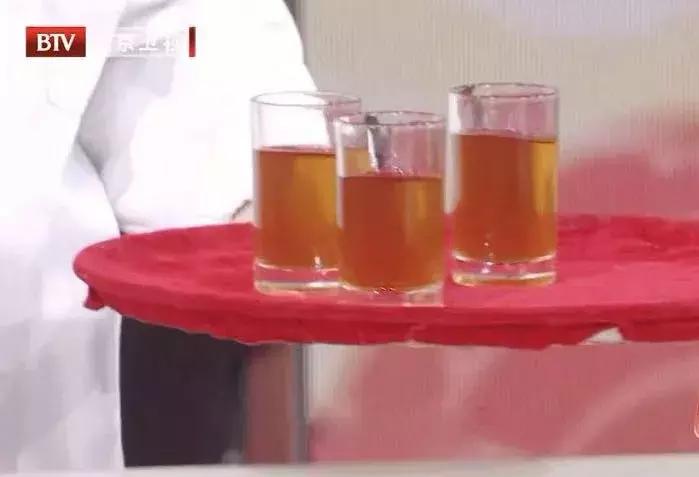 脑后头皮长小疙瘩怎么回事,头皮上长出一个肉疙瘩是怎么回事