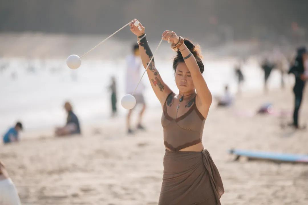 三亚后海村冲浪蹦迪,三亚后海村蹦野迪