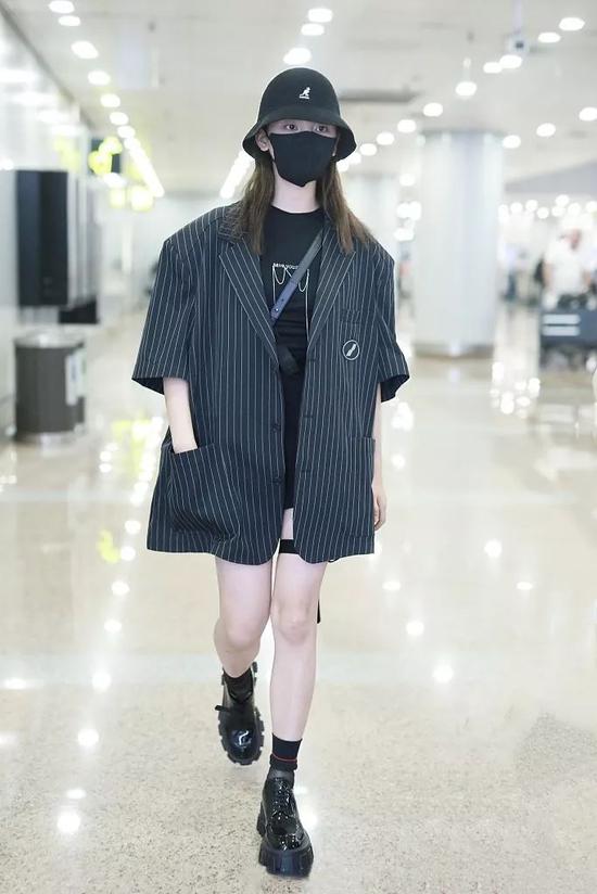 脸大毁所有明星小脸秘诀,脸大脖子粗的女明星