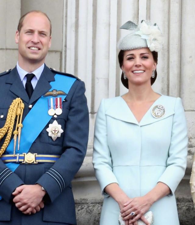 梅根和凯特尴尬同框照片,凯特梅根最后一次同框