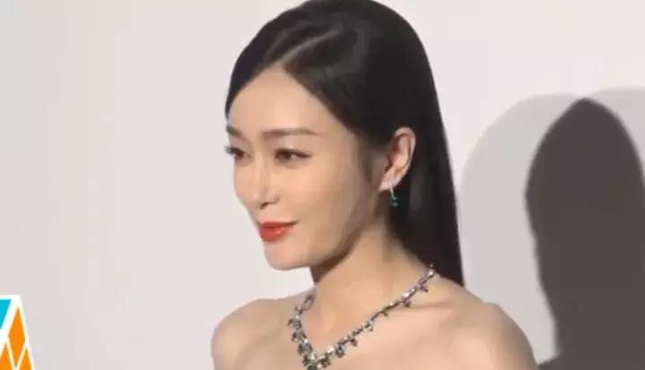 你还被卡粉浮粉困扰？4招打造服帖妆容，手残*党**也能学会