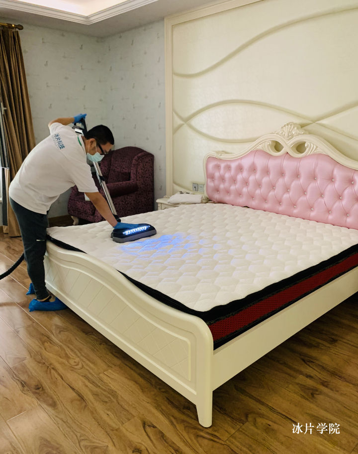 皮肤红痒长小闭口粉刺,脸上长粉刺螨虫能用硫磺软膏吗