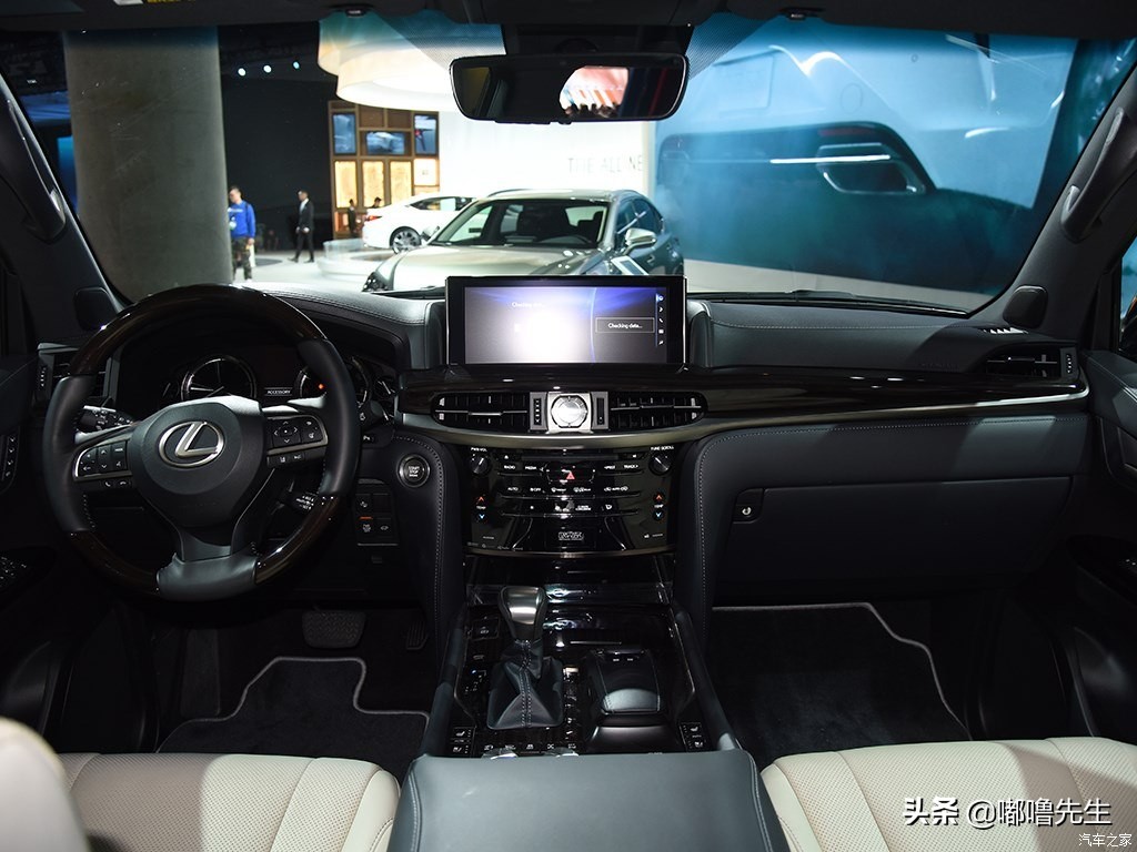 军绿色雷克萨斯lx570最顶配,雷克萨斯lx570坦克掉头沙漠