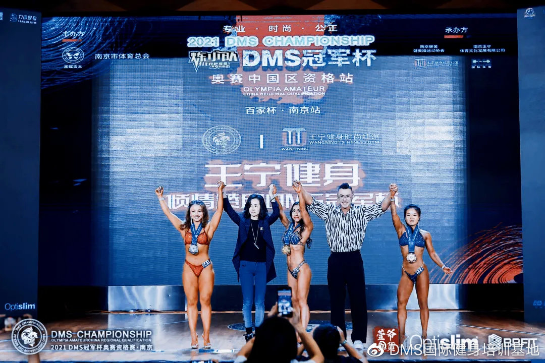 她，环游50+国家，40岁开始健身47岁登台参赛，她叫艾文仍在追梦