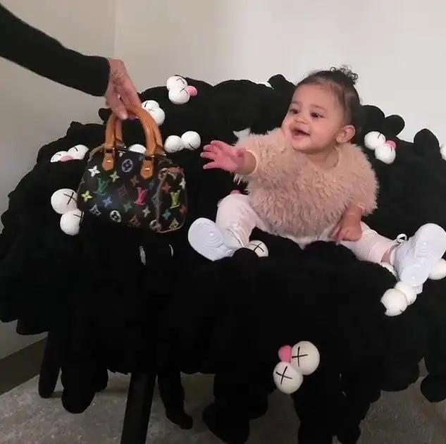 卡戴珊送妈妈生日礼物,卡戴珊送给瓦妮莎礼物