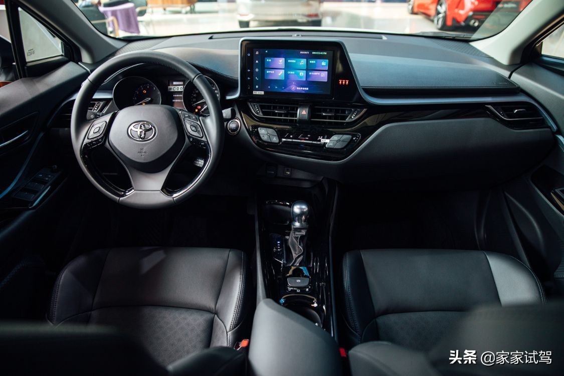 年轻人的第一辆suv选谁更合适,年轻人第一辆车推荐suv保值