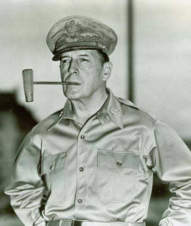 麦克阿瑟为什么称为日本国父,麦克阿瑟对于日本的再造之恩