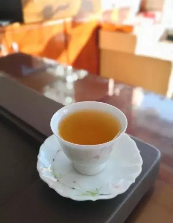 喝红茶有什么好处和坏处,女性朋友一定要多喝洛神花茶