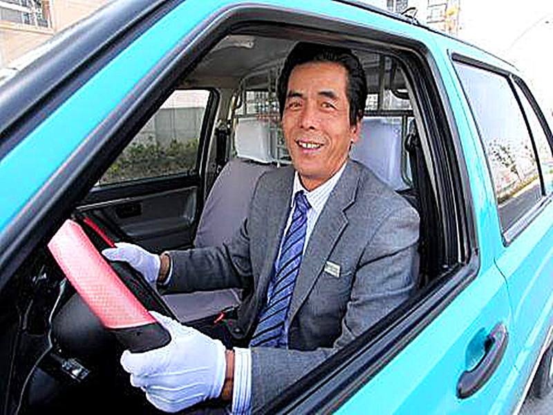 上公交车getin还是geton,在公交车站用in还是on还是at