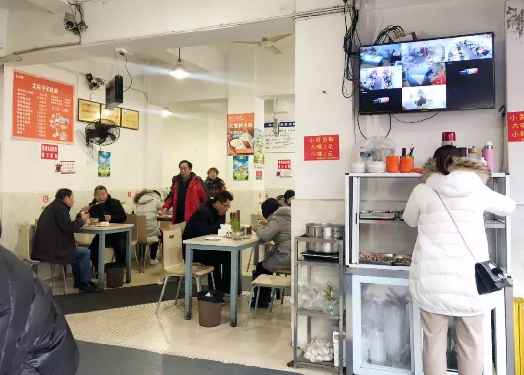 “老板儿，来十个包子，肉的哈~”都江堰人的早晨从这口油滋滋开始，这8家包子店，你最钟意哪家？