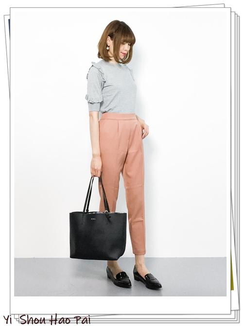 粉红色裤子搭配什么颜色上衣好看,粉红色裤子配什么上衣好看