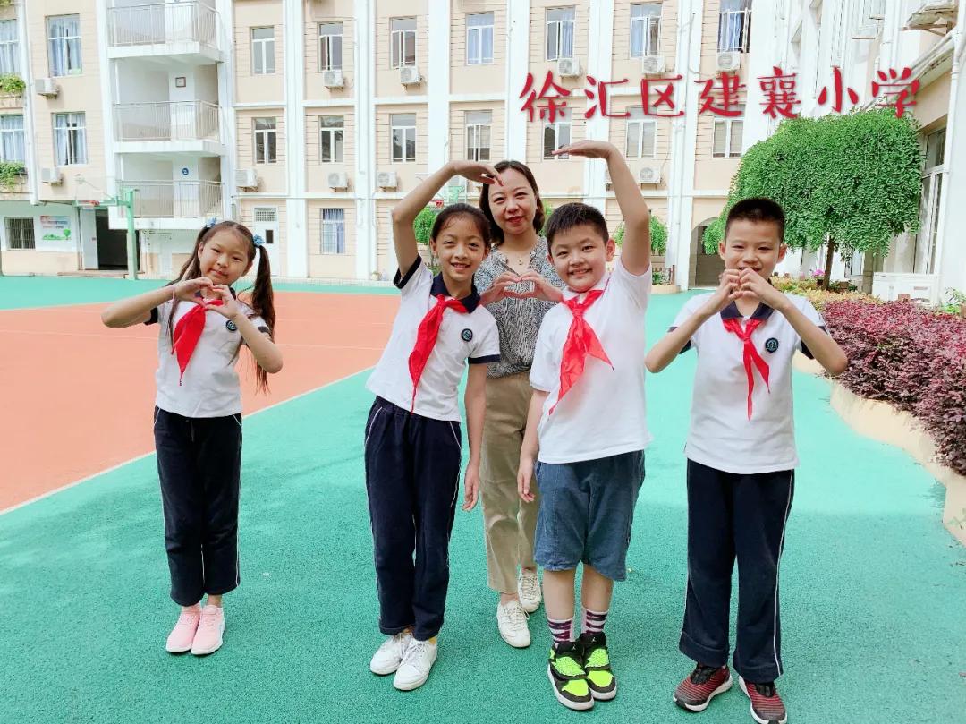 萌娃们终于复学啦！来看今天小学、幼儿园的现场图→