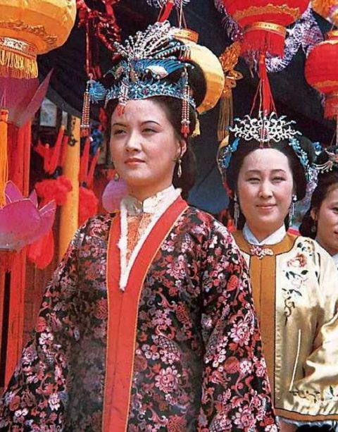 87版本红楼梦王熙凤造型解说,87版红楼梦王熙凤发型教程