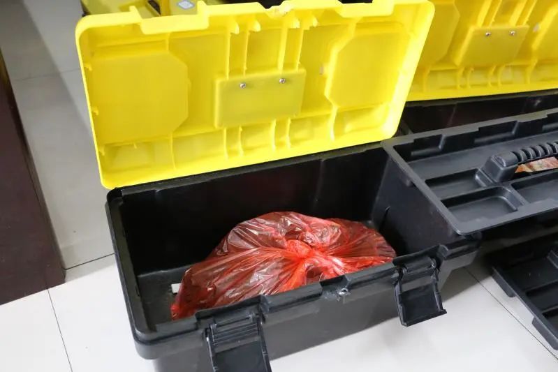 亿万富豪被偷钱,亿万富翁骗500万