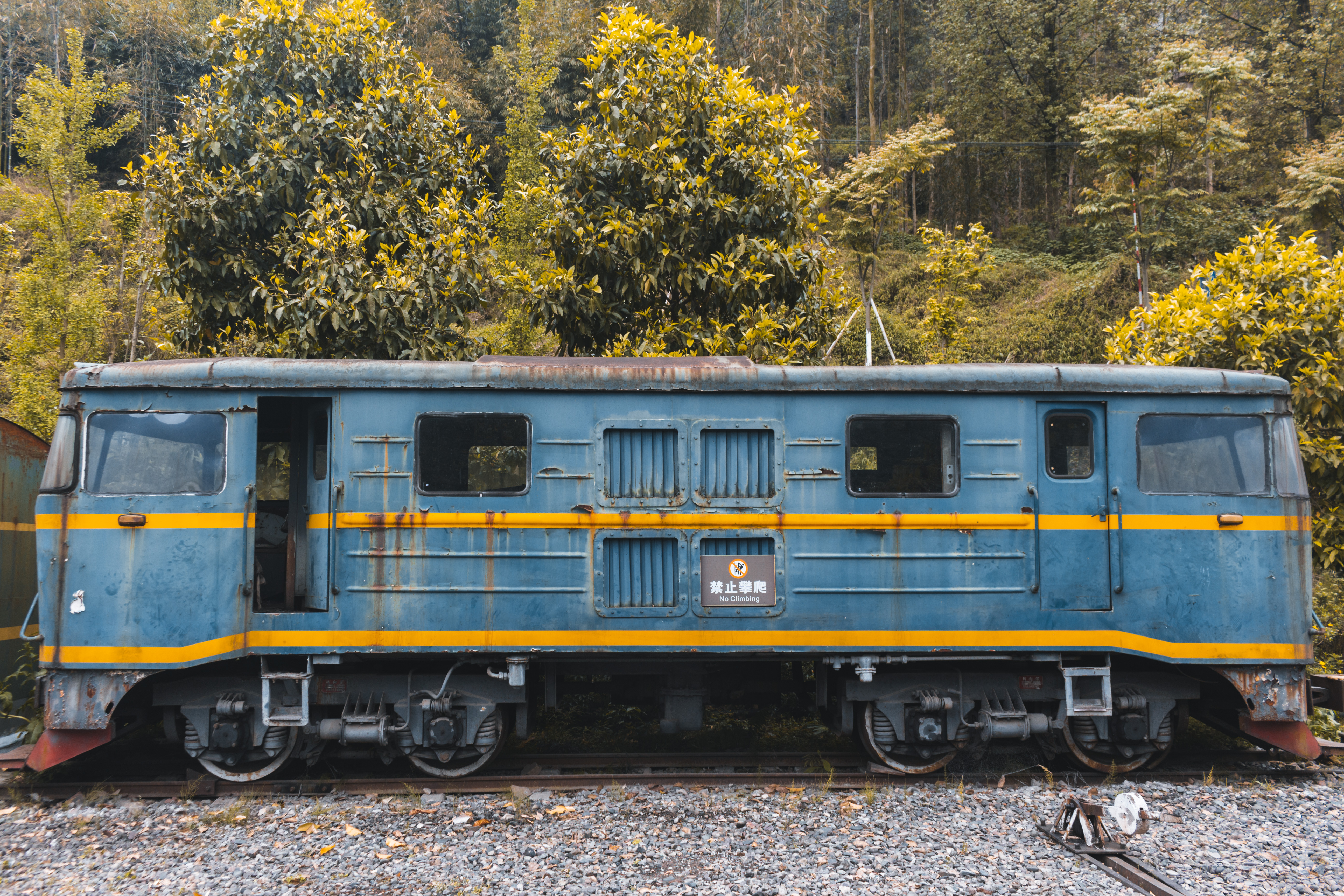 乐山除了大佛和峨眉山还有啥景区,除了峨眉山还有哪些地方