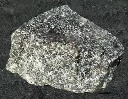 常见岩浆岩鉴别特征图片,常见岩浆岩的认识和鉴定实验报告