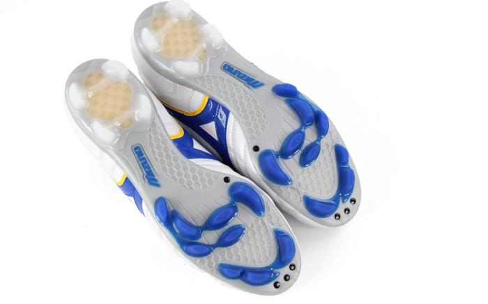 十大公认最强平民足球鞋,足球装备鞋子