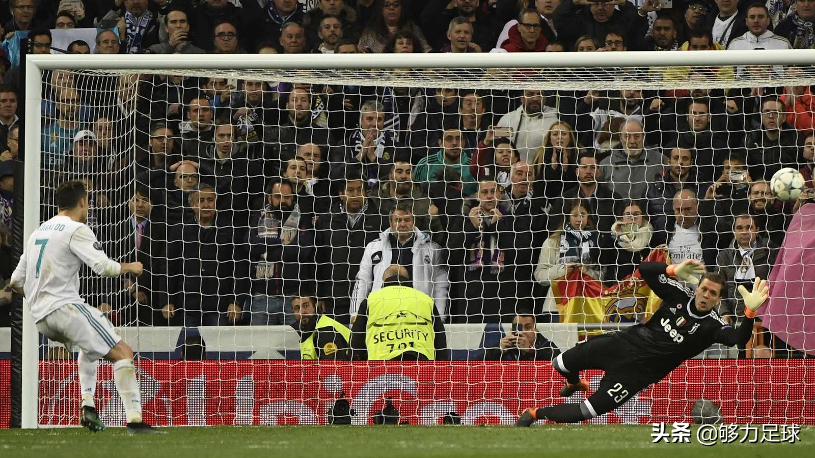 c罗真的是总进球最多的球员嘛,c罗算不算越位