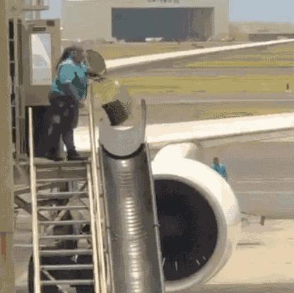 细致到变态的日本人，居然是这么对待我们的行李的！