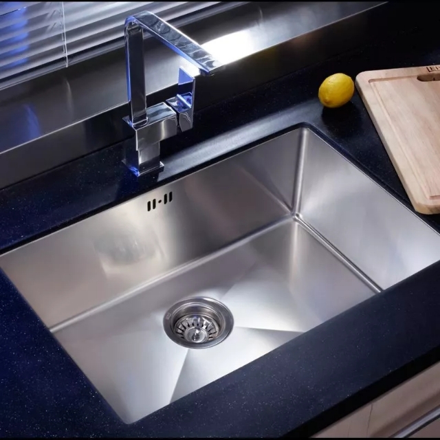 水槽台下盆一般哪种好,水槽选台下盆更好打理