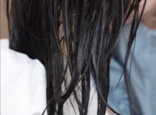 洗头用热水还是冷水有利于长头发,头发白夏天可以用凉水洗头吗