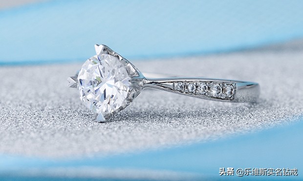 钻戒为啥一般都是18k金的,18k黄金和18k玫瑰金钻戒哪个好看