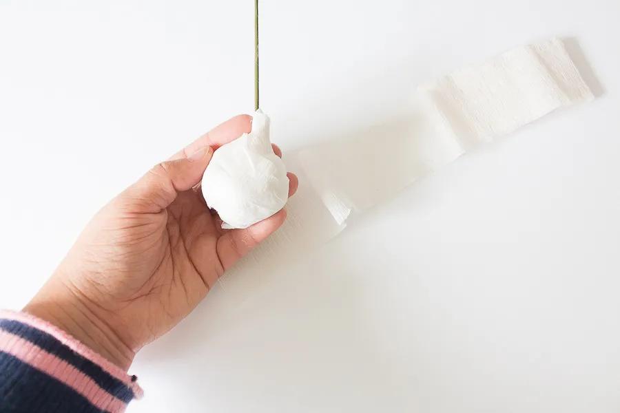 用手工纸做出来的花型装饰,软皱纹纸手工花